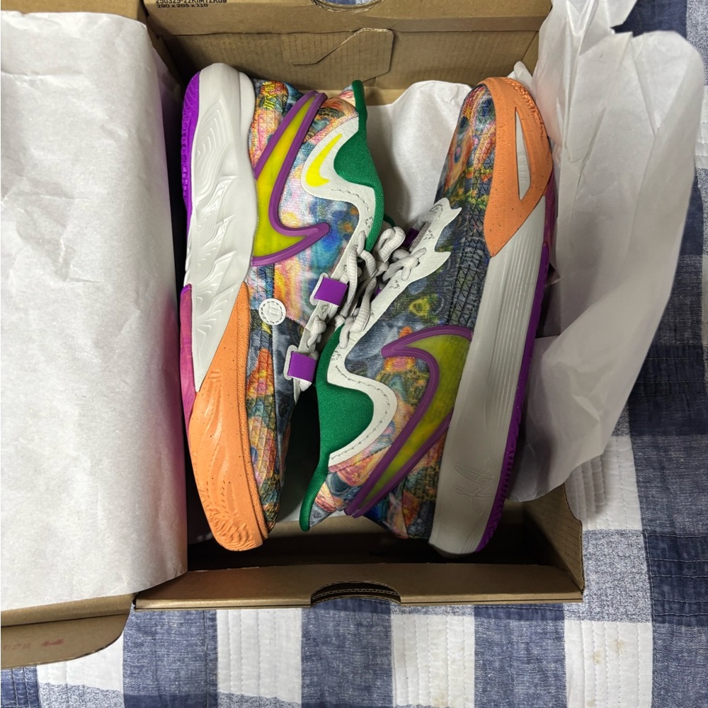 Nike kyrie Irving sneakers
